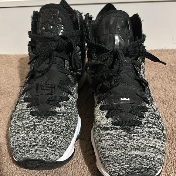 Lebron 18 IN THE ARENA! - Picture 2 of 7